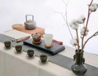 白茶清歡無別事 我在等風也等你全詩是什么？